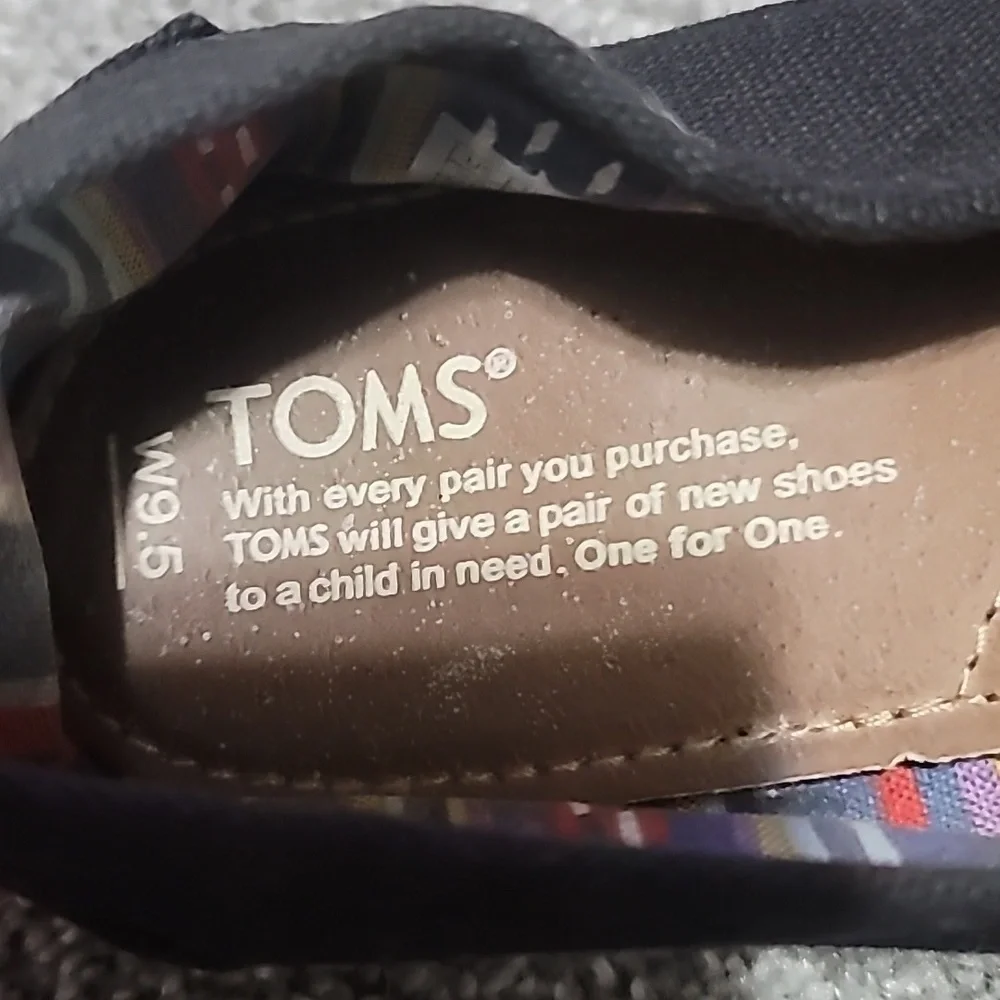 TOMS Women's Black Flats Size 9.5